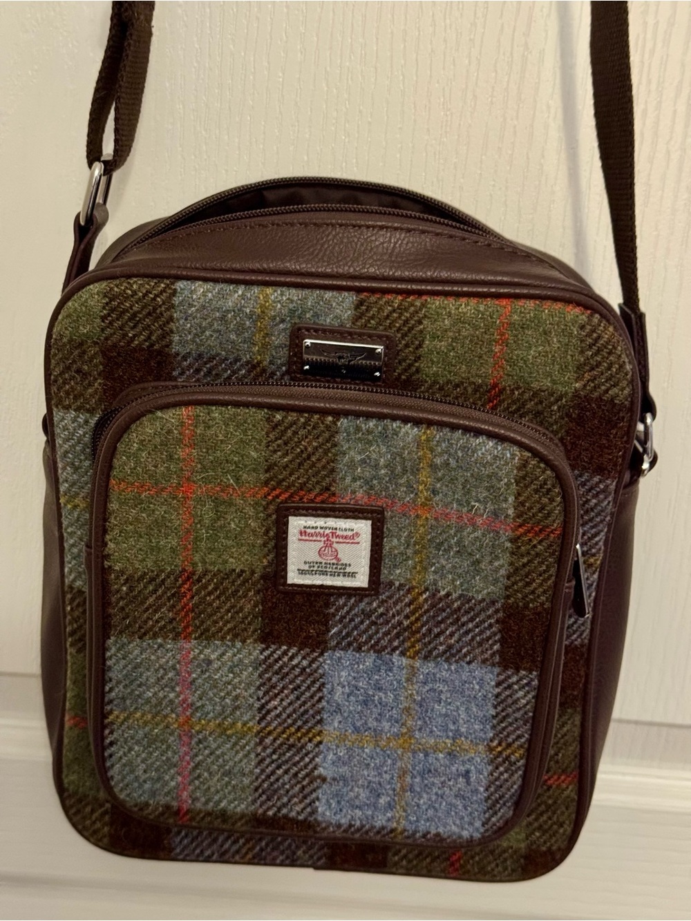 Glen Appin and Harris Tweed Plaid Crossbody Bag with Adjustable Strap - Picture 3 of 9